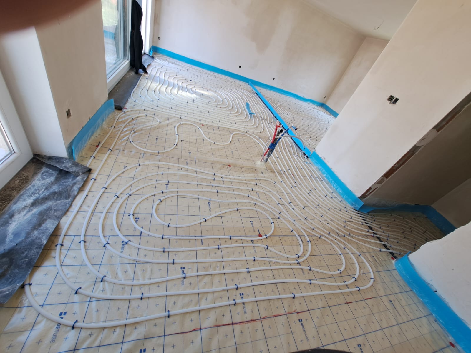 Plancher chauffant — boucles posées