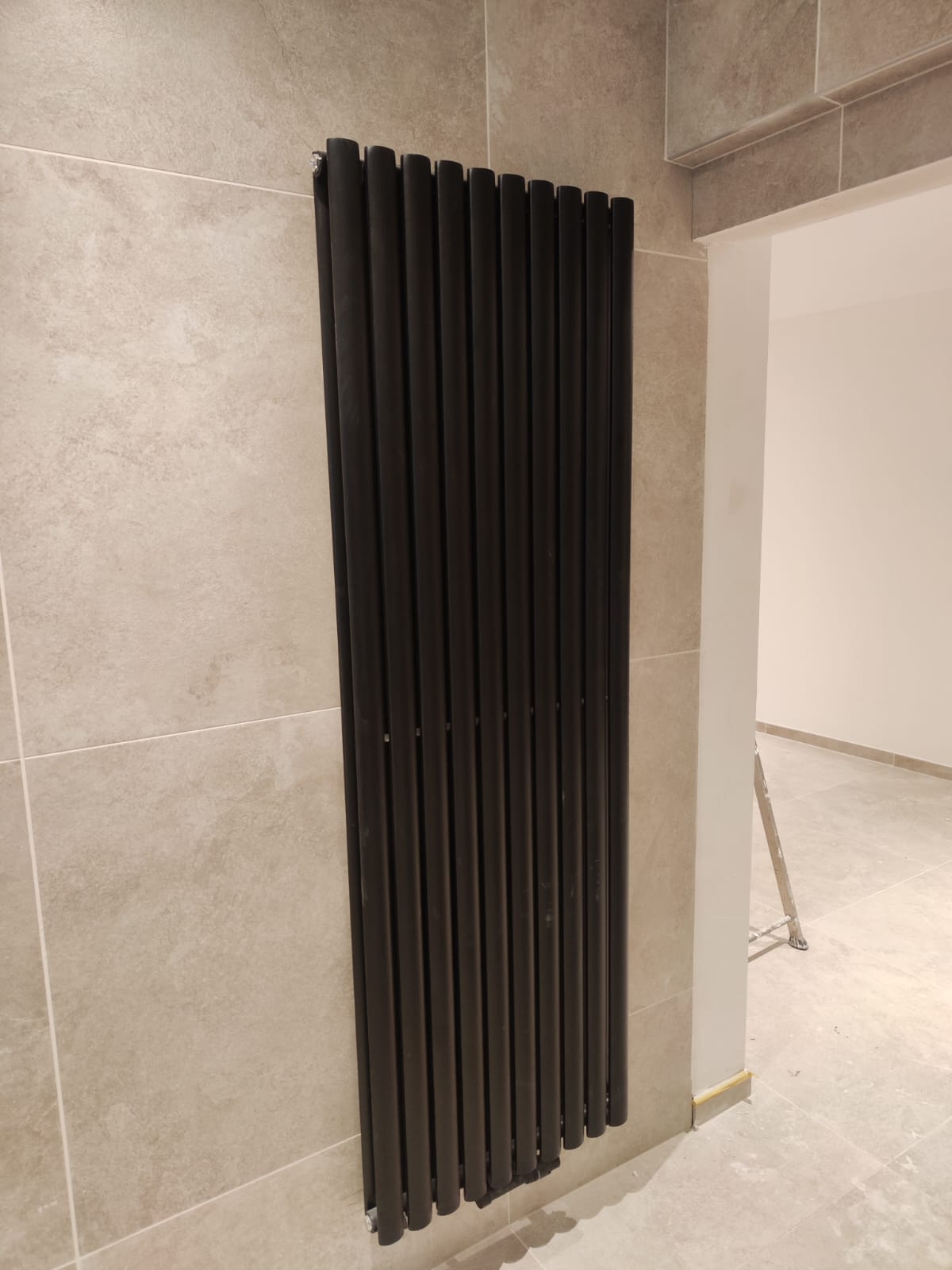 Radiateur design vertical noir