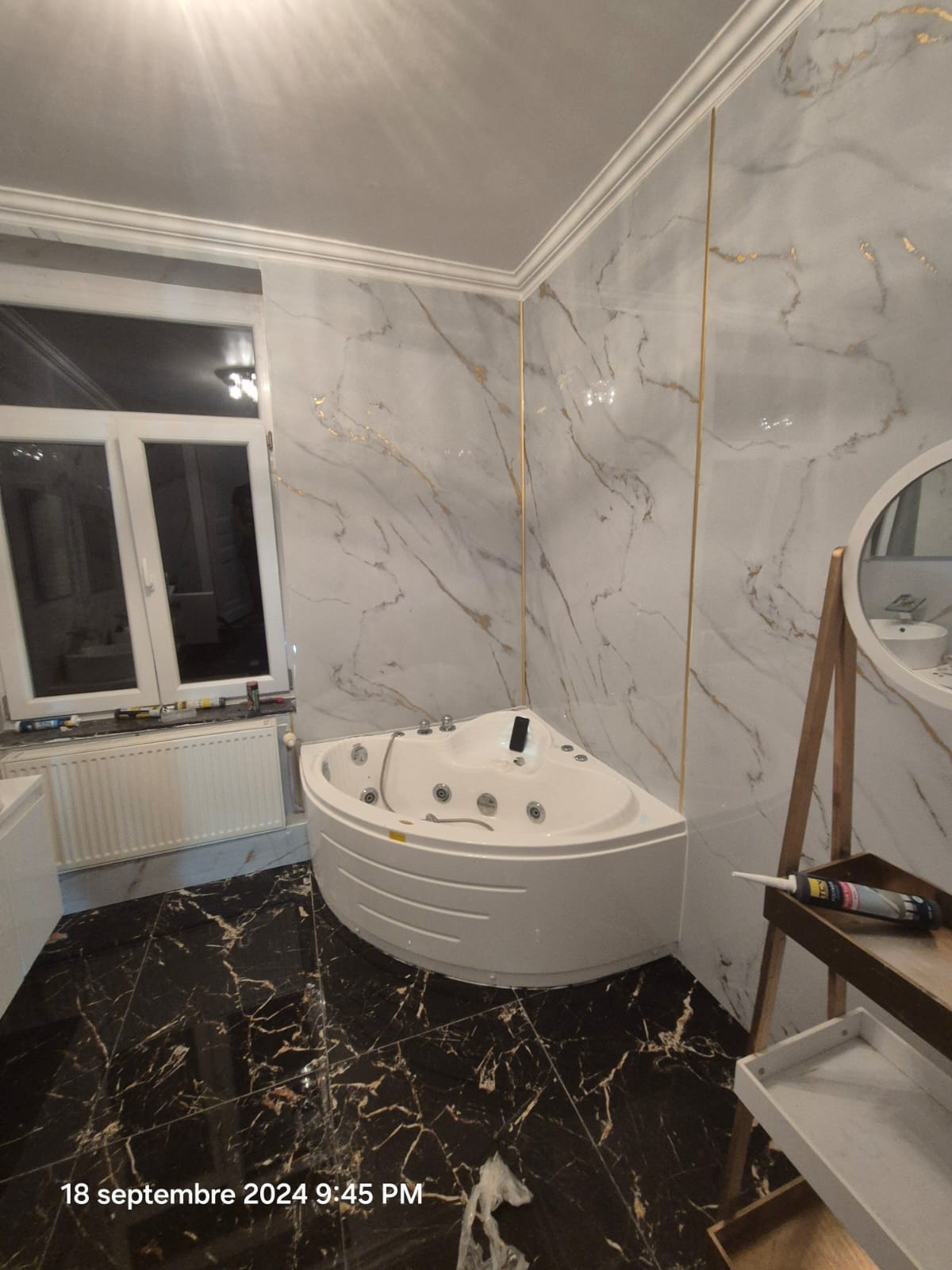 Baignoire balnéo — finition marbre