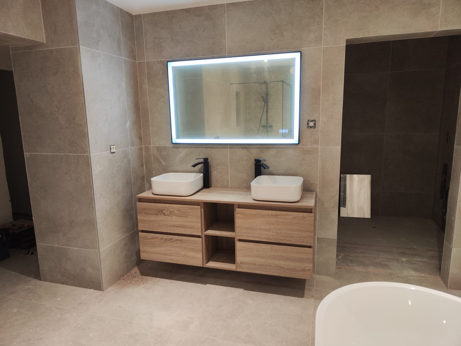 Salle de bain — ensemble vasques et douche