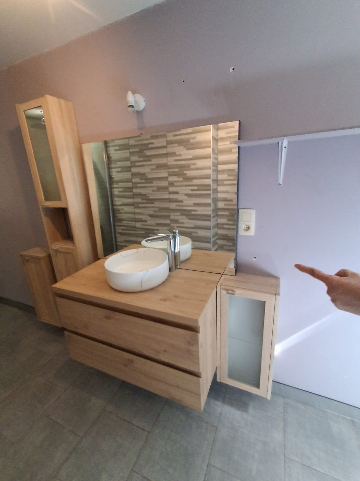 Salle de bain — vasque sur meuble bois
